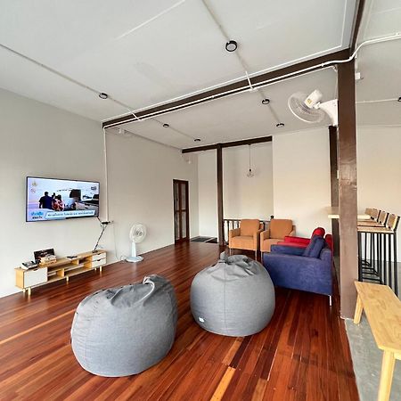 House Ju Hostel Bangkok Luaran gambar