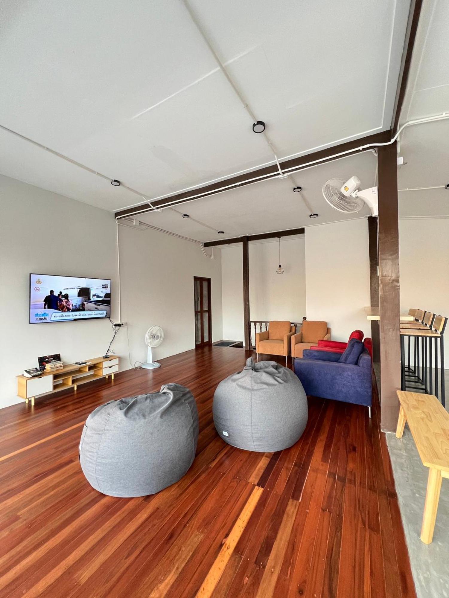 House Ju Hostel Bangkok Luaran gambar
