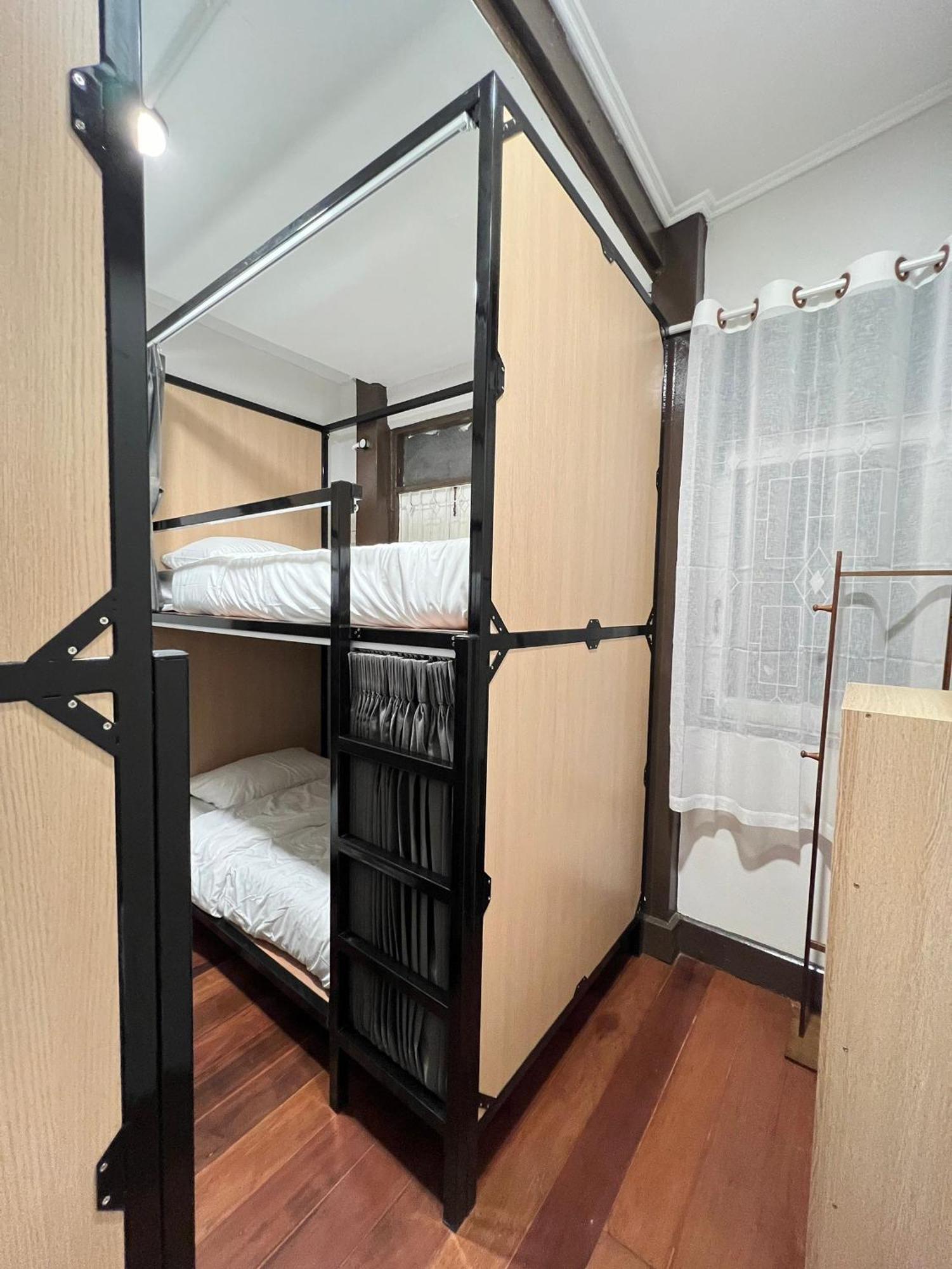 House Ju Hostel Bangkok Luaran gambar