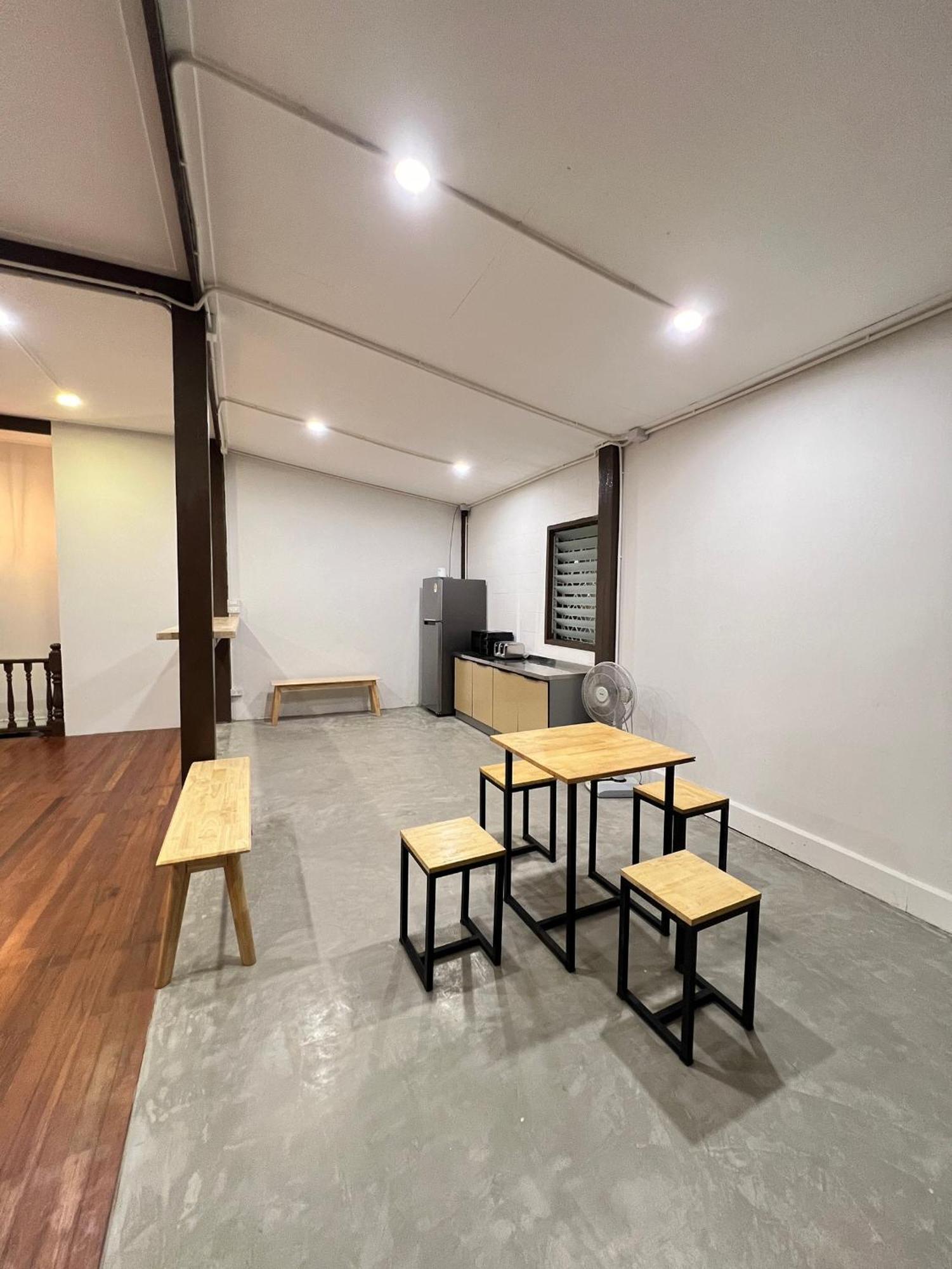 House Ju Hostel Bangkok Luaran gambar