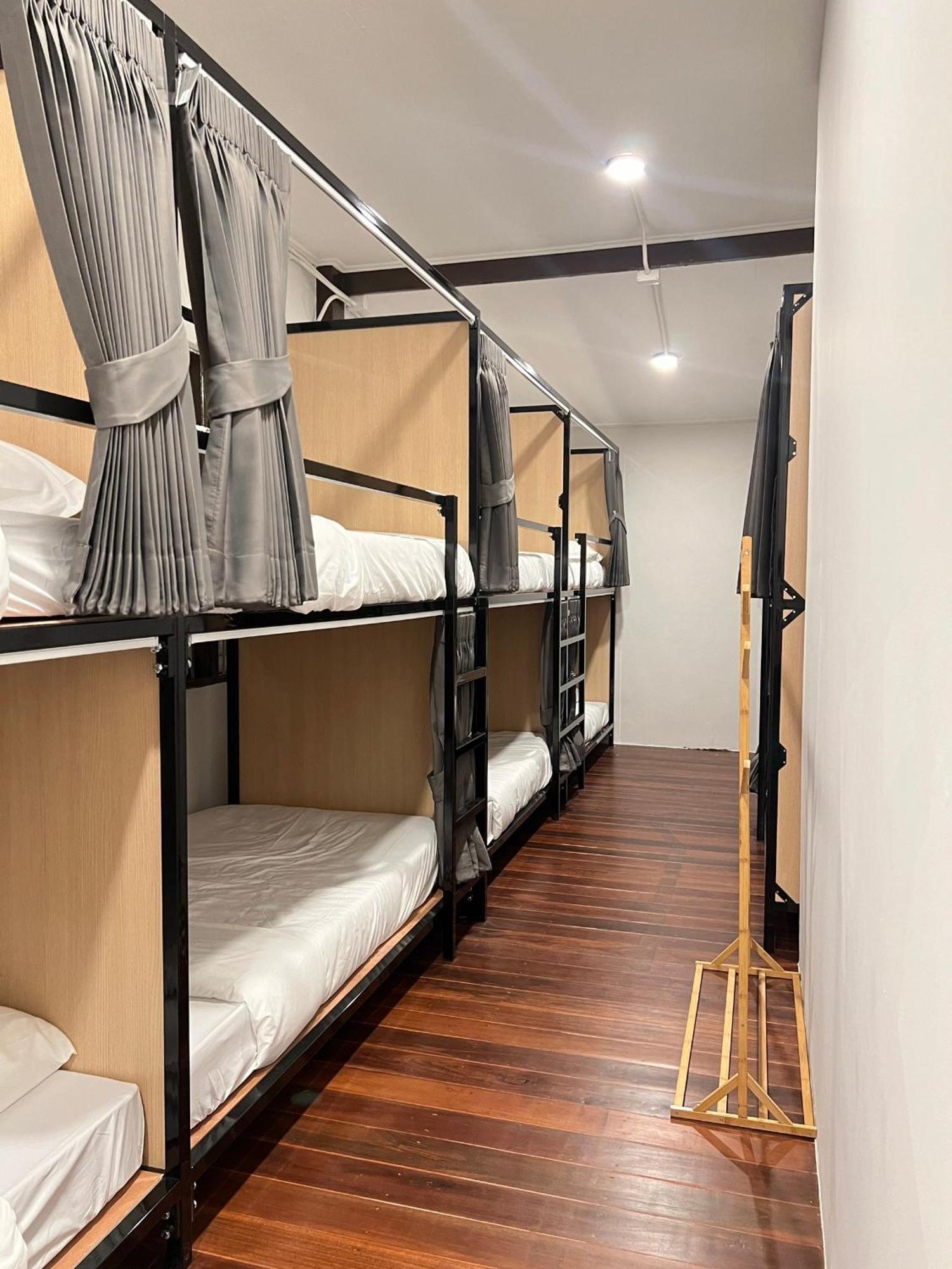 House Ju Hostel Bangkok Luaran gambar