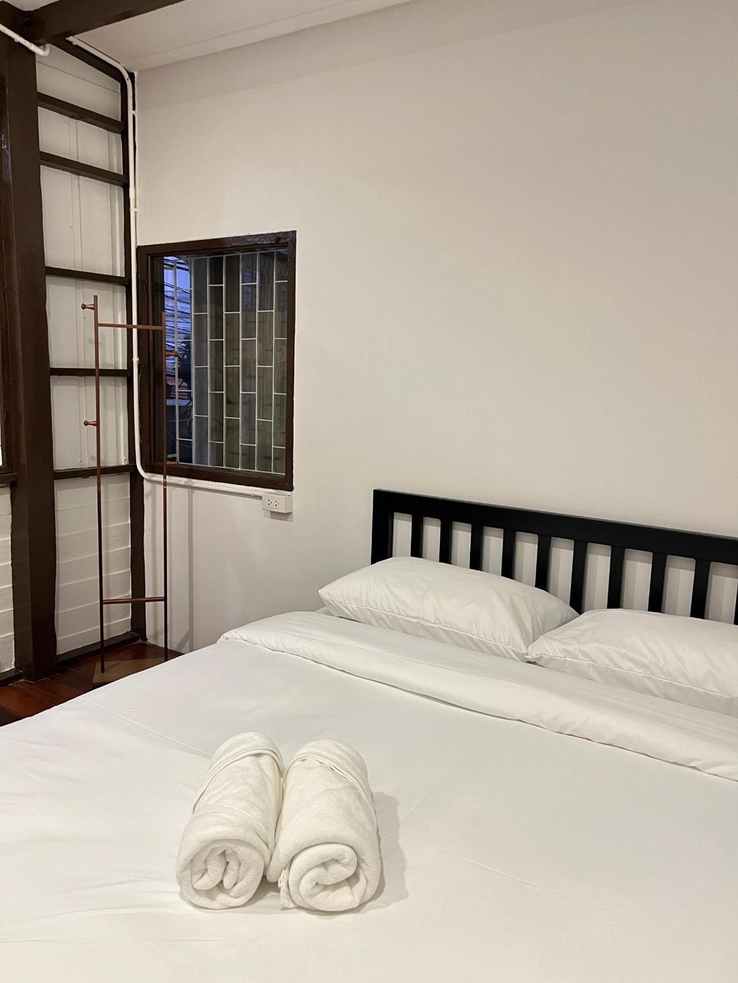 House Ju Hostel Bangkok Luaran gambar